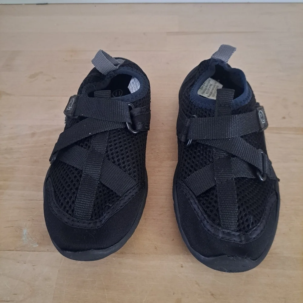 OEM Youth Black Water Shoes Size 11